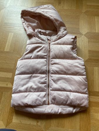Perlgoldfarbenes Gilet Grösse 92