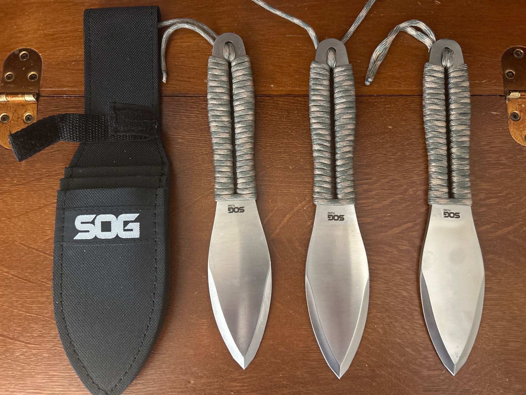 Altre raccolte & rarità: SOG Wurfmesser Set mit Tasche neuwertig – Nuovo (secondo la descrizione) da Hausen am Albis venduto da MACV62