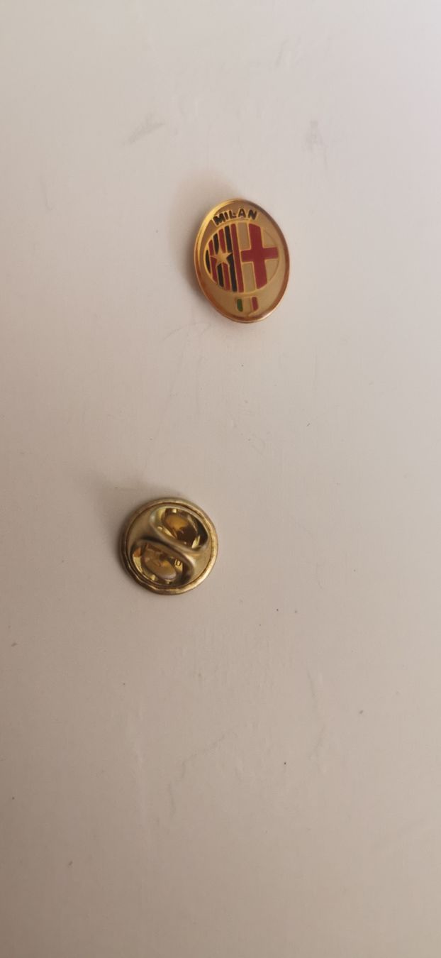 Placchette & Badge: Pin AC Milan  – Usato da Genève venduto da vins50