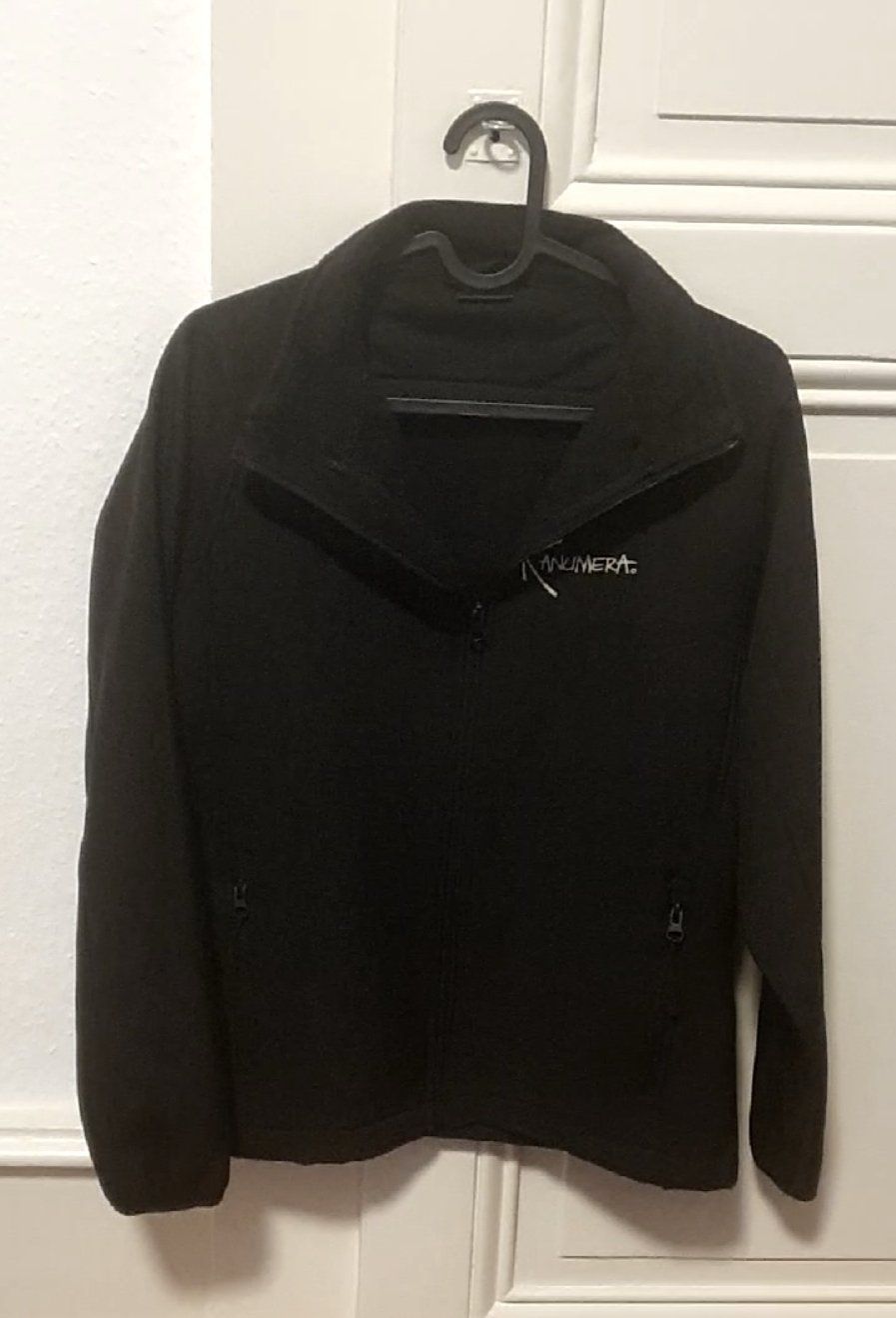 Giacche: Veste zippée noire Softshell avec manchots au dos. Taille S – Nuovo (secondo la descrizione) da Lausanne venduto da Xenita 1