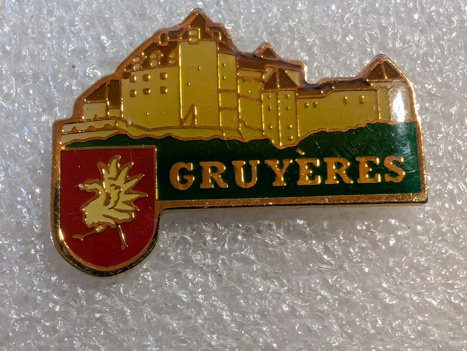 Plaketten & Abzeichen: Ansteckpin 295: Gruyeres – Gebraucht aus Oppligen von Pin-Fall-Shop
