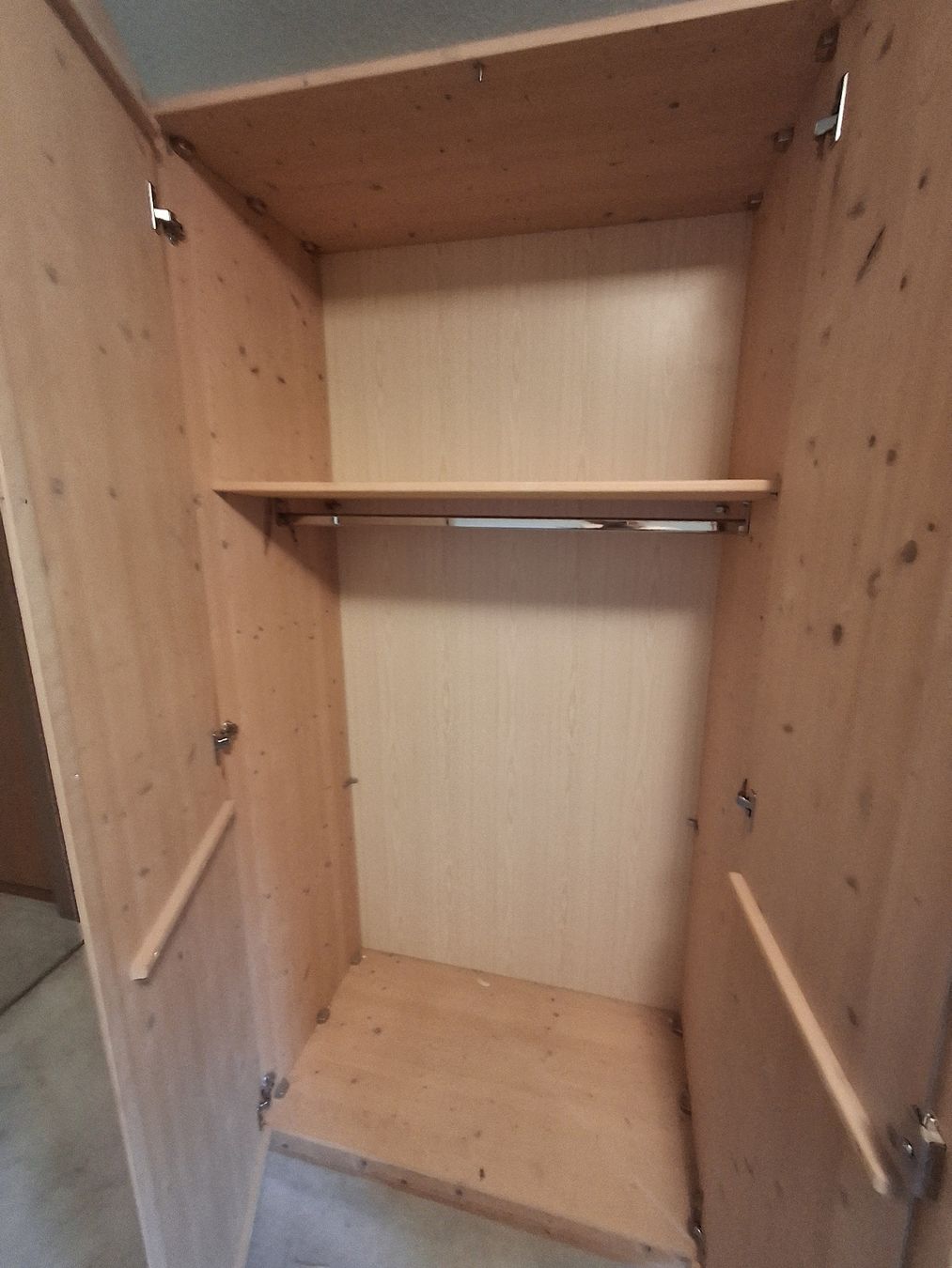 Schränke: Kleiderschrank  – Gebraucht aus Bäriswil BE von vonys 3