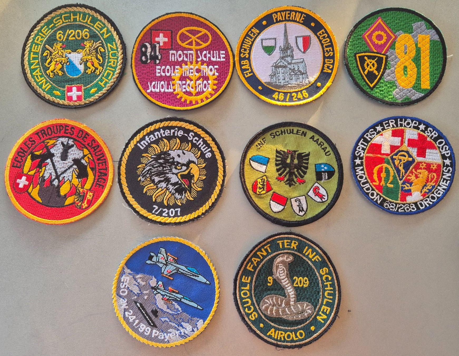 Schweizer Armee Placchette & Badge: Konvolut Verbandsabzeichen A95 – Usato da Dottikon venduto da Robawa