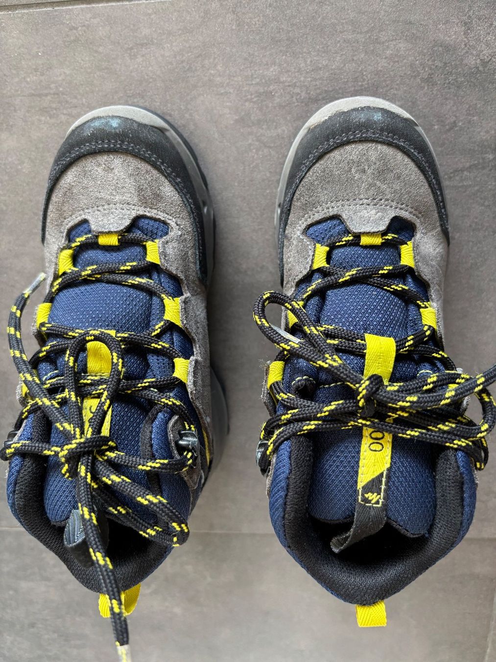 Decathlon Scarpe per ragazzi: Quechua Bergstiefel Kinder – Usato da Oberägeri venduto da MariaLehman