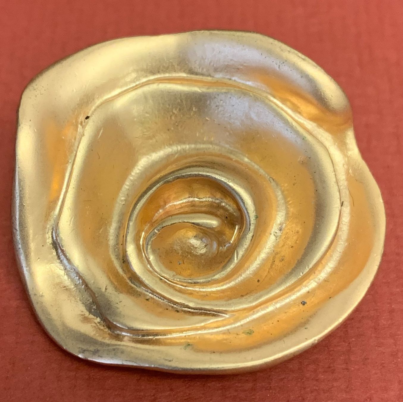 Broches & Aiguilles: KERASTASE  Brosche  -  vergoldet – D'occasion à Gundetswil par Egro100