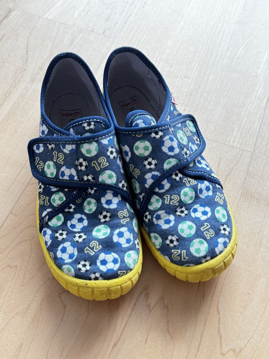 Superfit Scarpe per ragazzi: Superfit Hausschuhe, Junge, 31 – Usato da Wilen b. Wil venduto da carpediem25