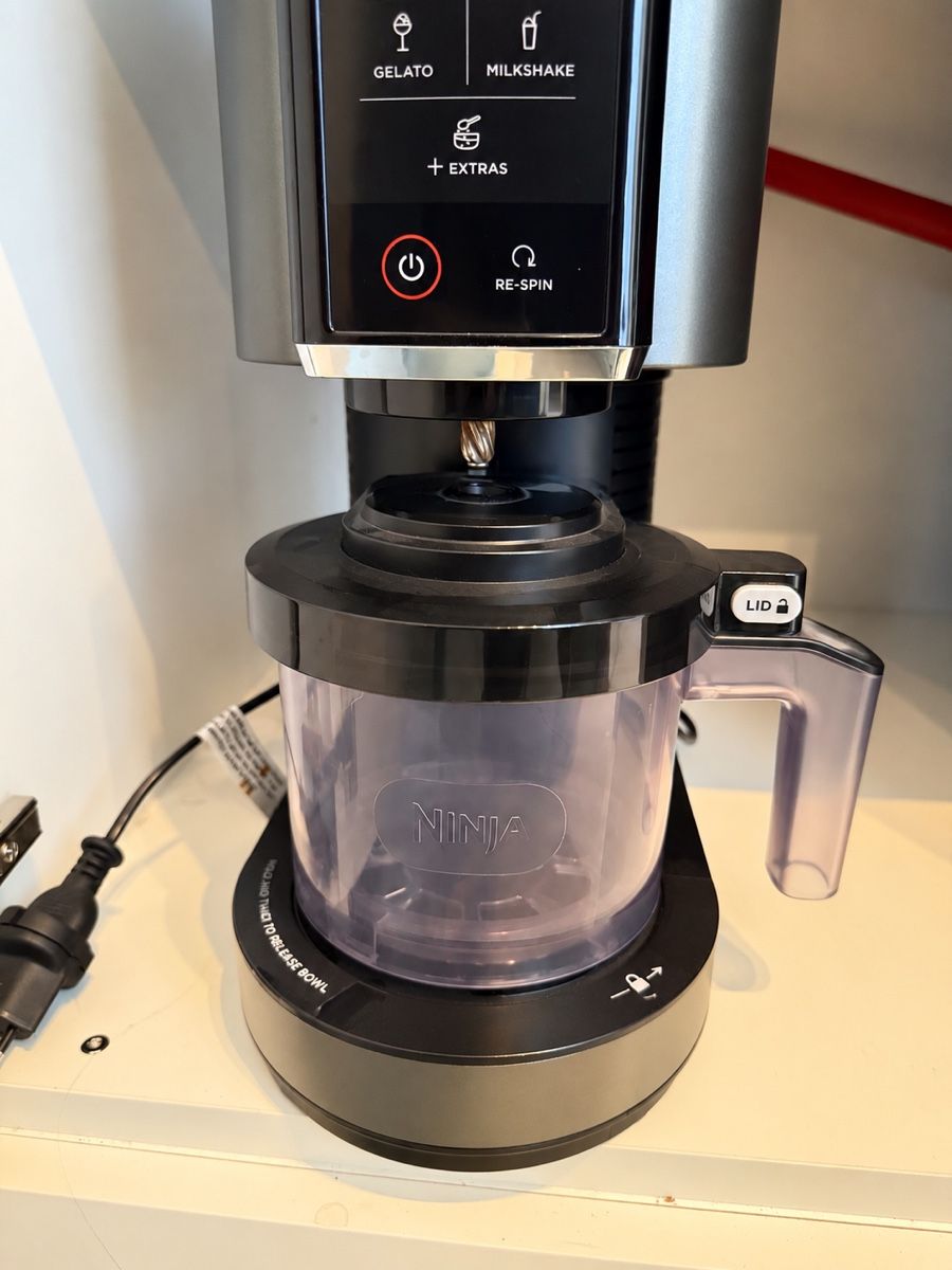 Küchengeräte: Ninja CREAMi Glacemaschine mit 7 Programmen – Gebraucht aus Adliswil von JaniqueN