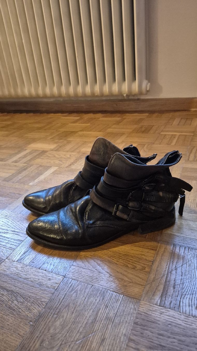 Scarpe da donna: Biker Lederstiefel – Usato da Zürich venduto da Knauelrockerin