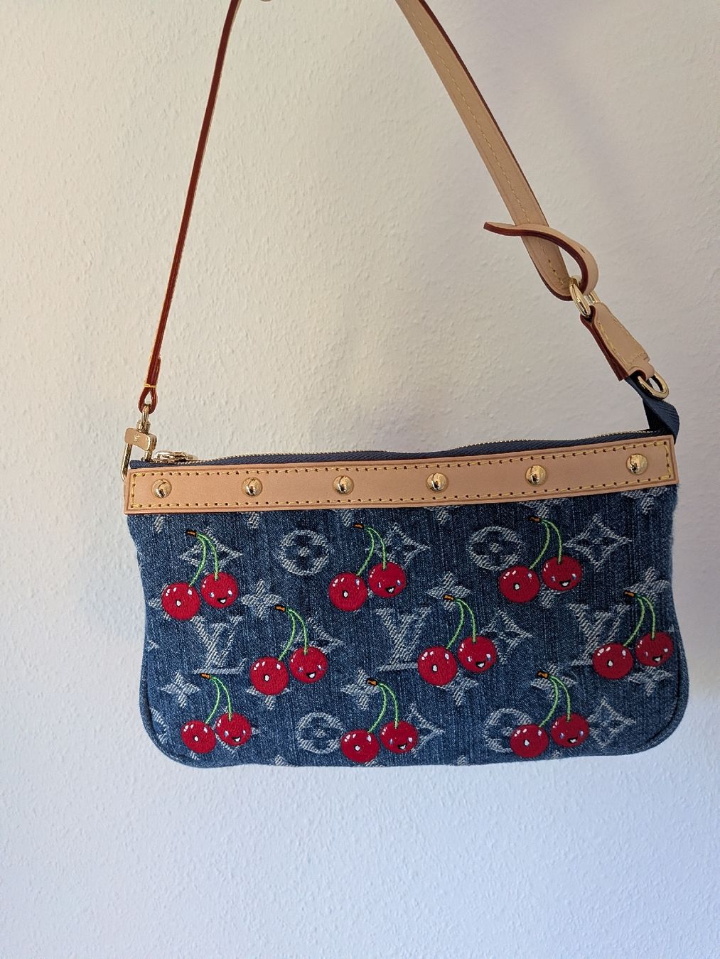 Louis Vuitton Borse: Louis Vuitton Murakami Cherry Denim Pochette Accessoire – Nuovo (secondo la descrizione) da Lausanne venduto da can777 1