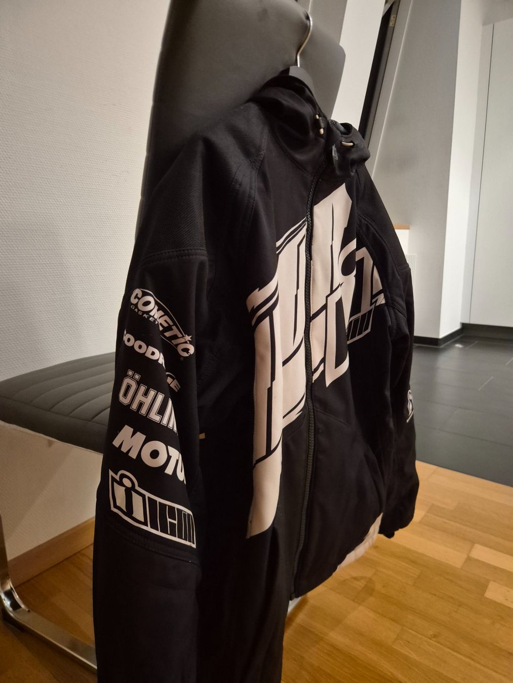 Icon Giacche: Icon Team Merc Jacket – Nuovo (secondo la descrizione) da Brunnen venduto da skiingislife 3