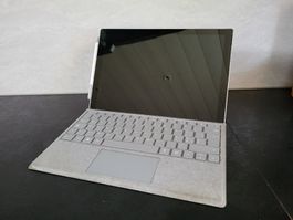 Microsoft Surface Pro 1796 i5, inkl. Zubehör, top Zustand
