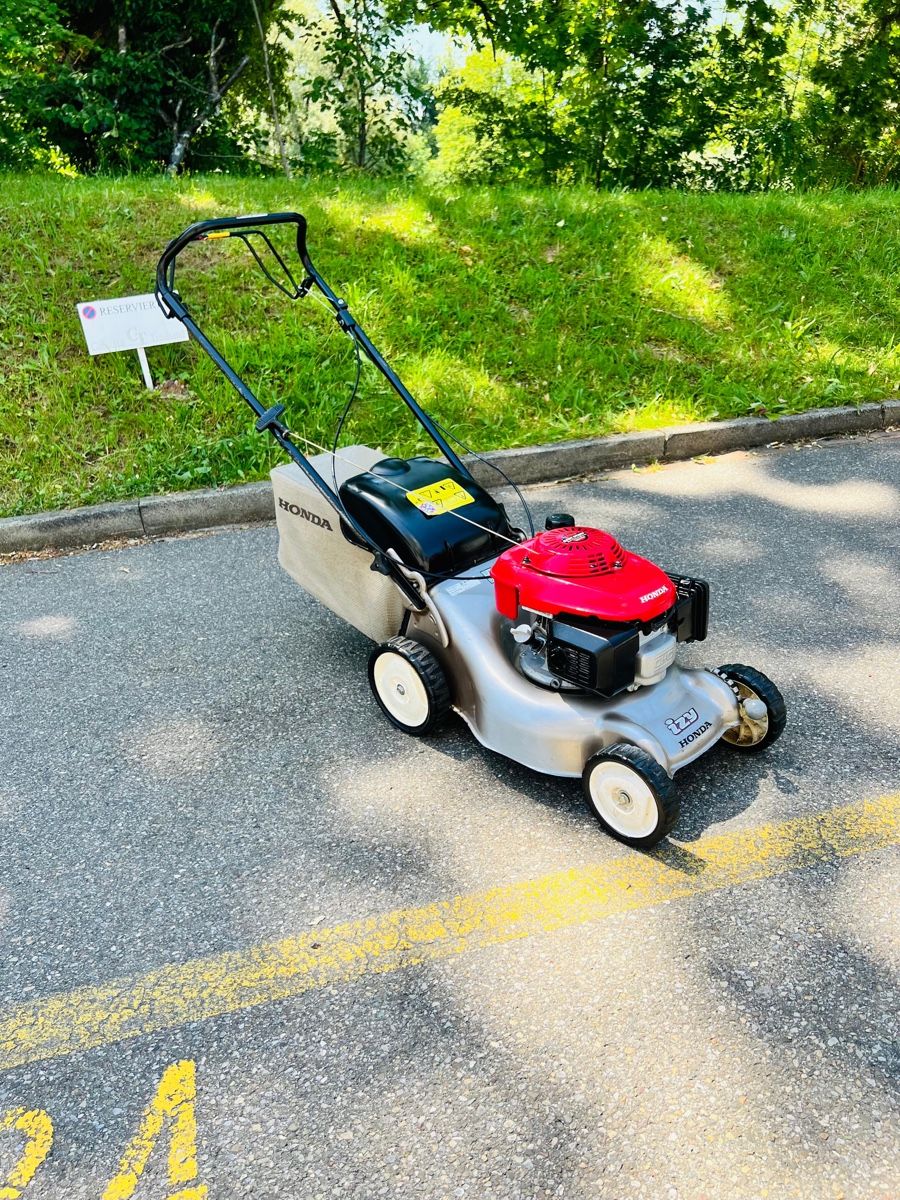 Honda Tondeuses à gazon: Rasenmäher Honda Profi  – D'occasion à Urdorf par mas_5wfz 5