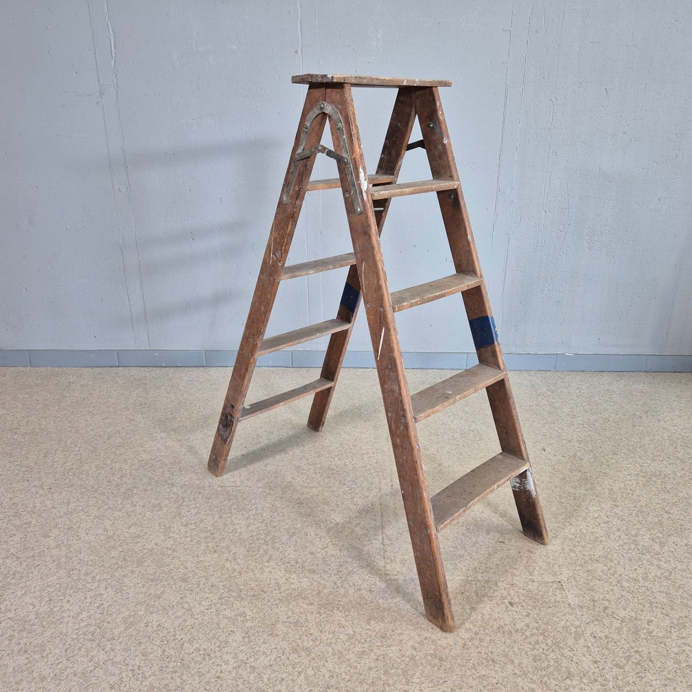 Scale: Bockleiter 5 Stufen Holzleiter Malerleiter Leiter – Usato da Nottwil venduto da Wondewa-Shop