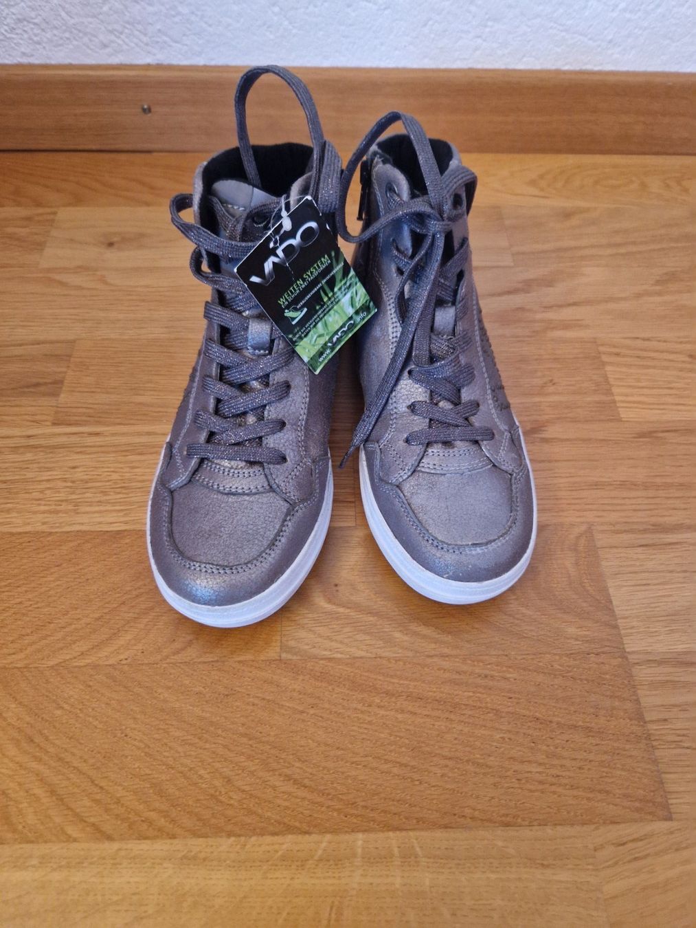 Scarpe per ragazze: Vado Sneaker, Gr. 36, Neu mit Etikett, Grau – Nuovo e nell'imballaggio originale da Buchs Sg venduto da Valedi 1