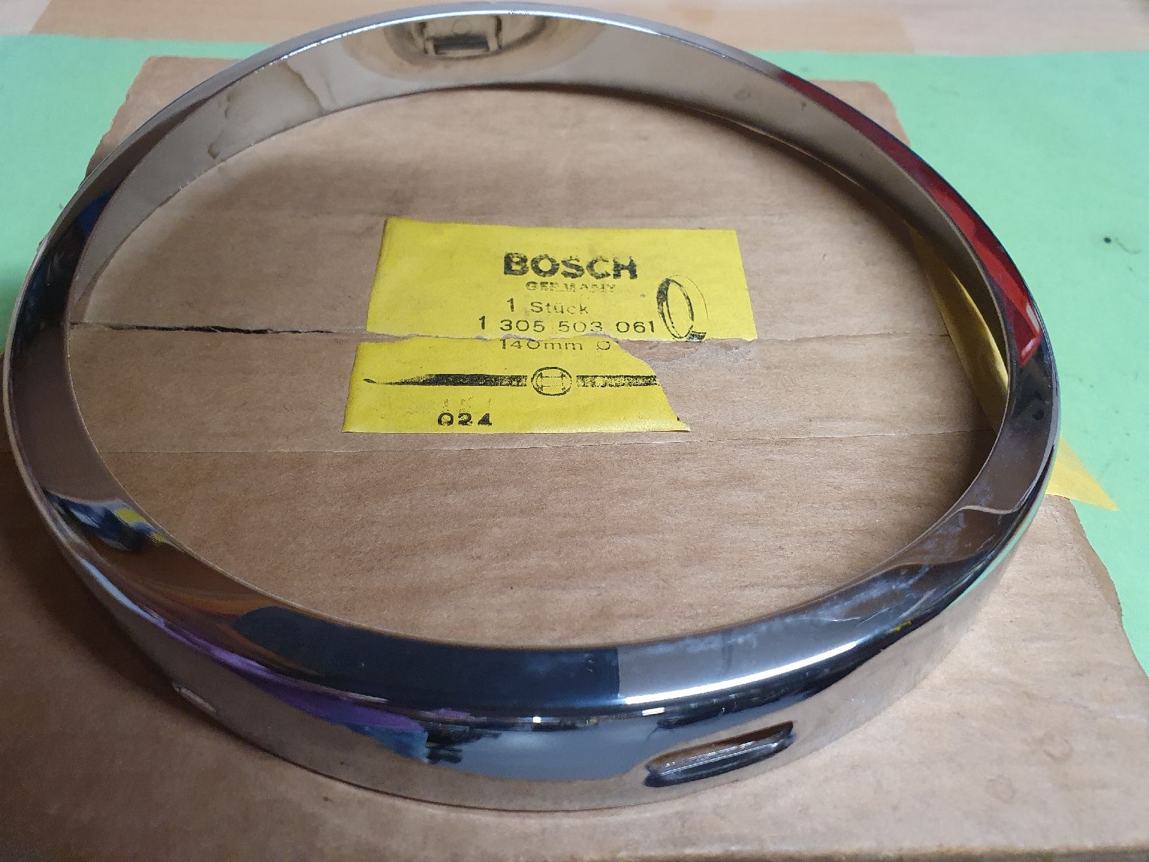 Bosch Sonstiges Fahrzeugzubehör: Scheiwerfer- Rahmen BOSCH 140mm.1 305 503 061 Neu+ verpackt. – Neu und originalverpackt aus Niedergösgen von joh_6txt 4