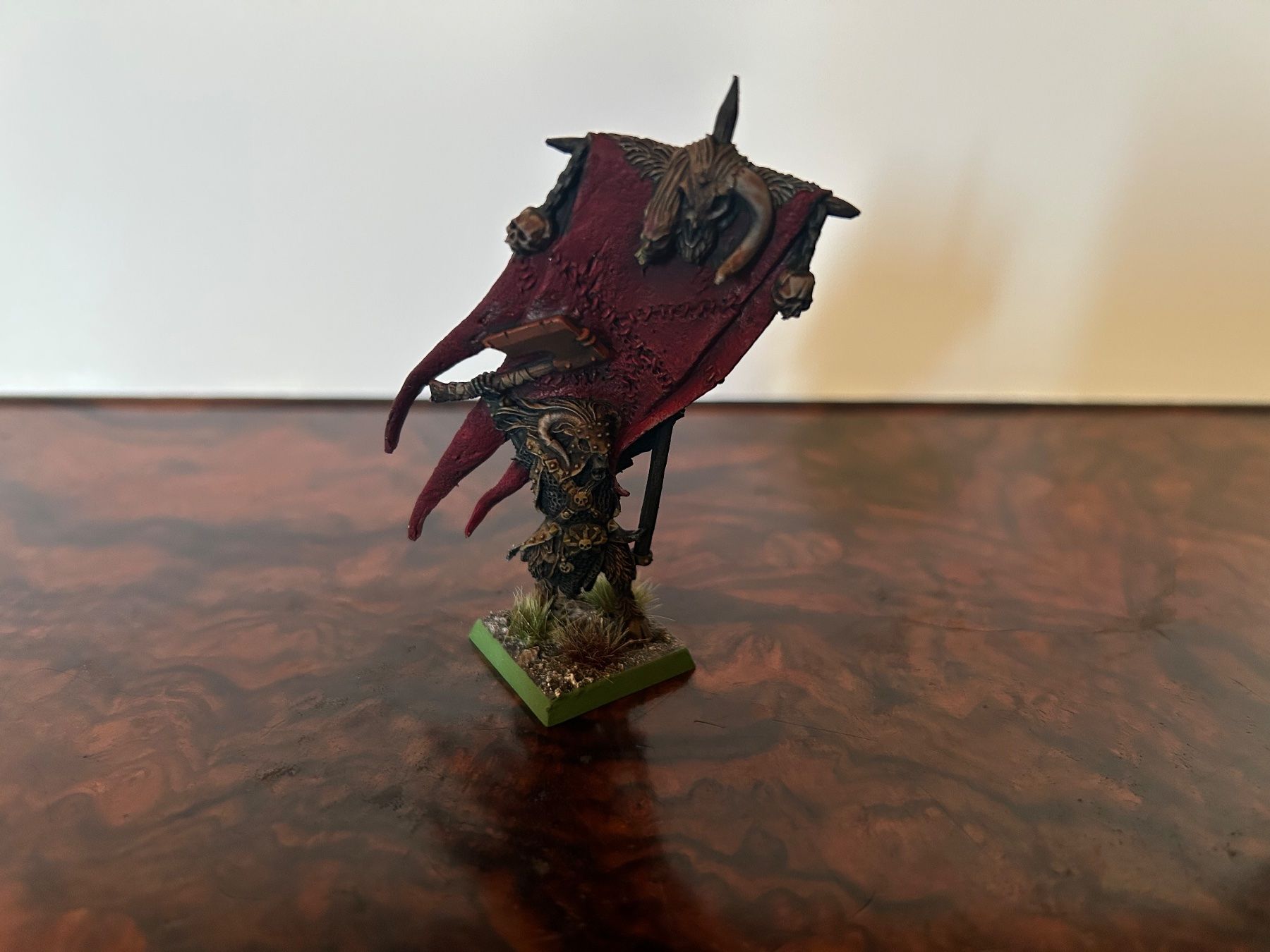 Kit di modellismo & Modellini statici: WARHAMMER TOW BESTMEN BSB – Usato da Le Brassus venduto da Hollywood_gni