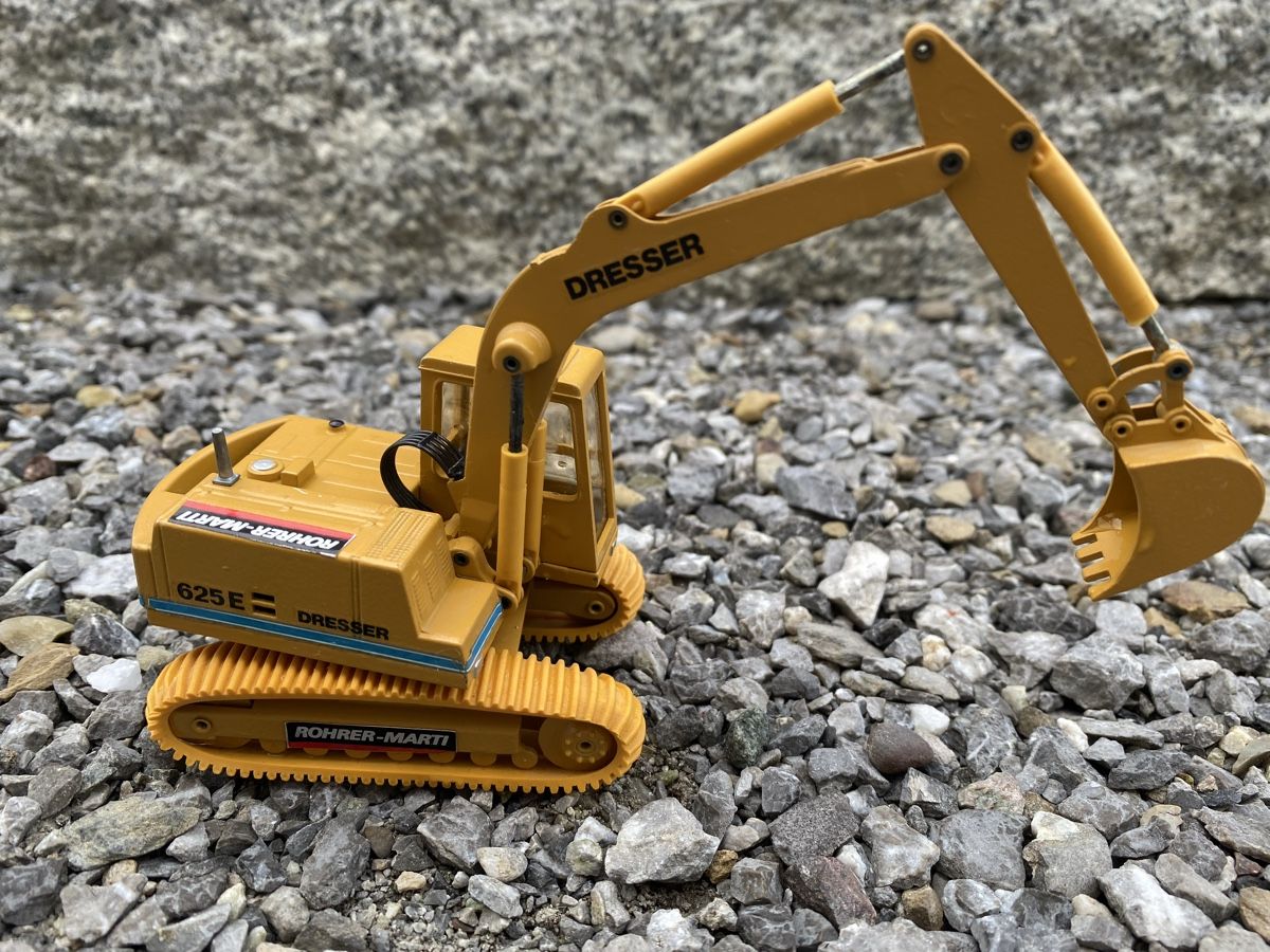 Conrad Kit di modellismo & Modellini statici: Modell Raupenbagger Dresser 625 E – Usato da Arch venduto da UrsusC46 1