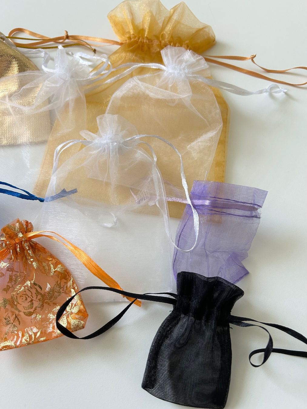 Tessuti: 9 Geschenkssäckchen, Organza Beutel – Usato da Gunten venduto da starfish3 2