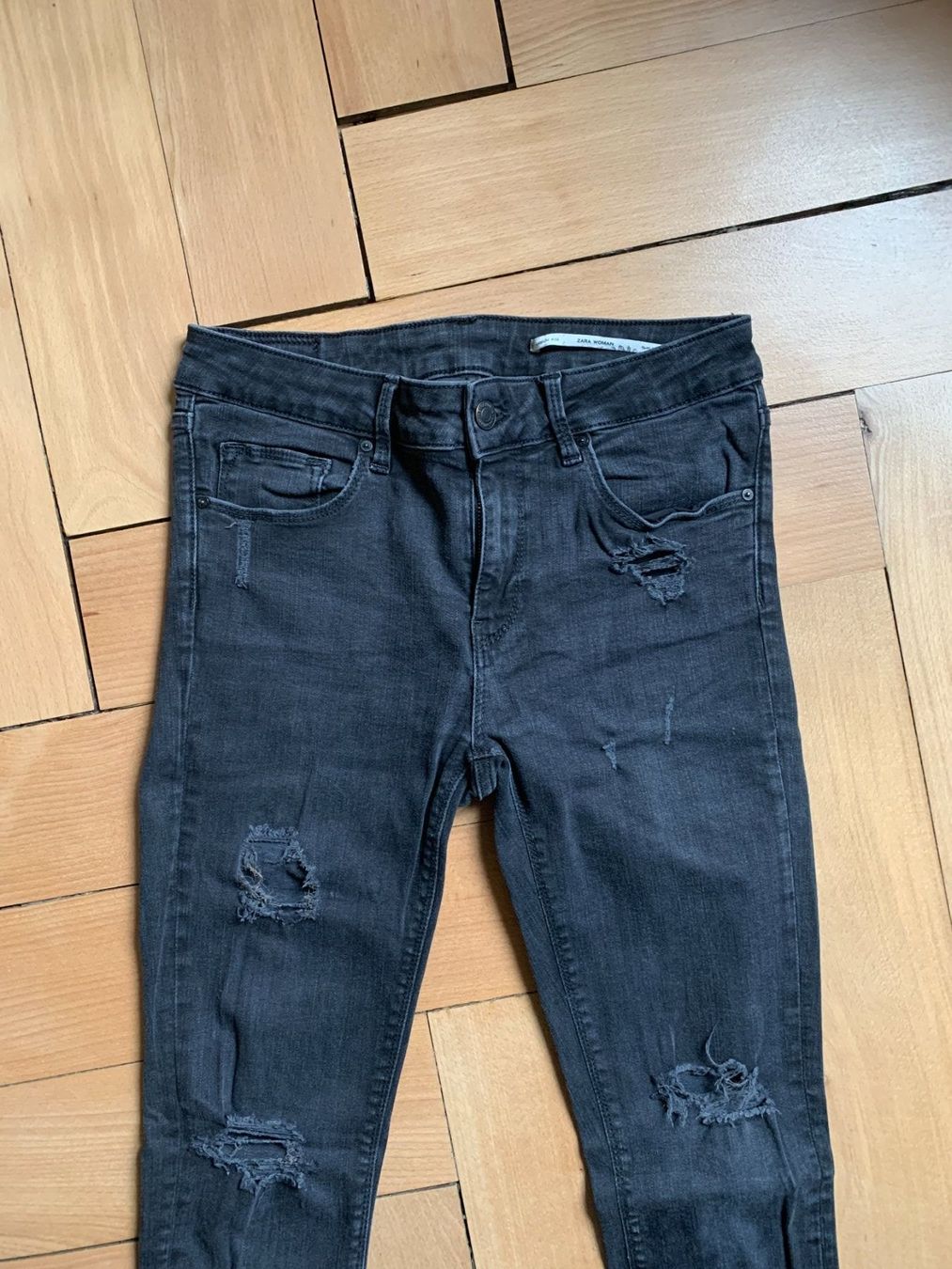 Zara Jeans: ZARA - Destroyed Jeans schwarz 38 – Usato da Zürich venduto da Diazaio 1