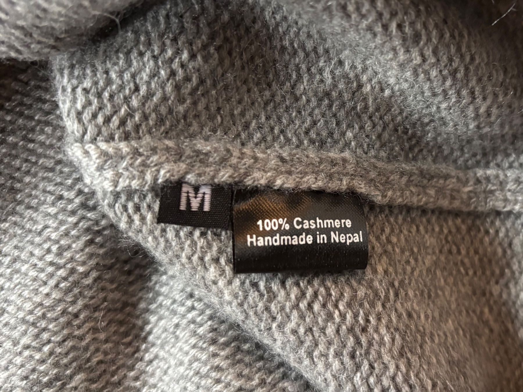 Maglioni & Felpe: 100% Kaschmir Pullover (Grösse M) – Usato da Zürich venduto da dom_9h7m 2