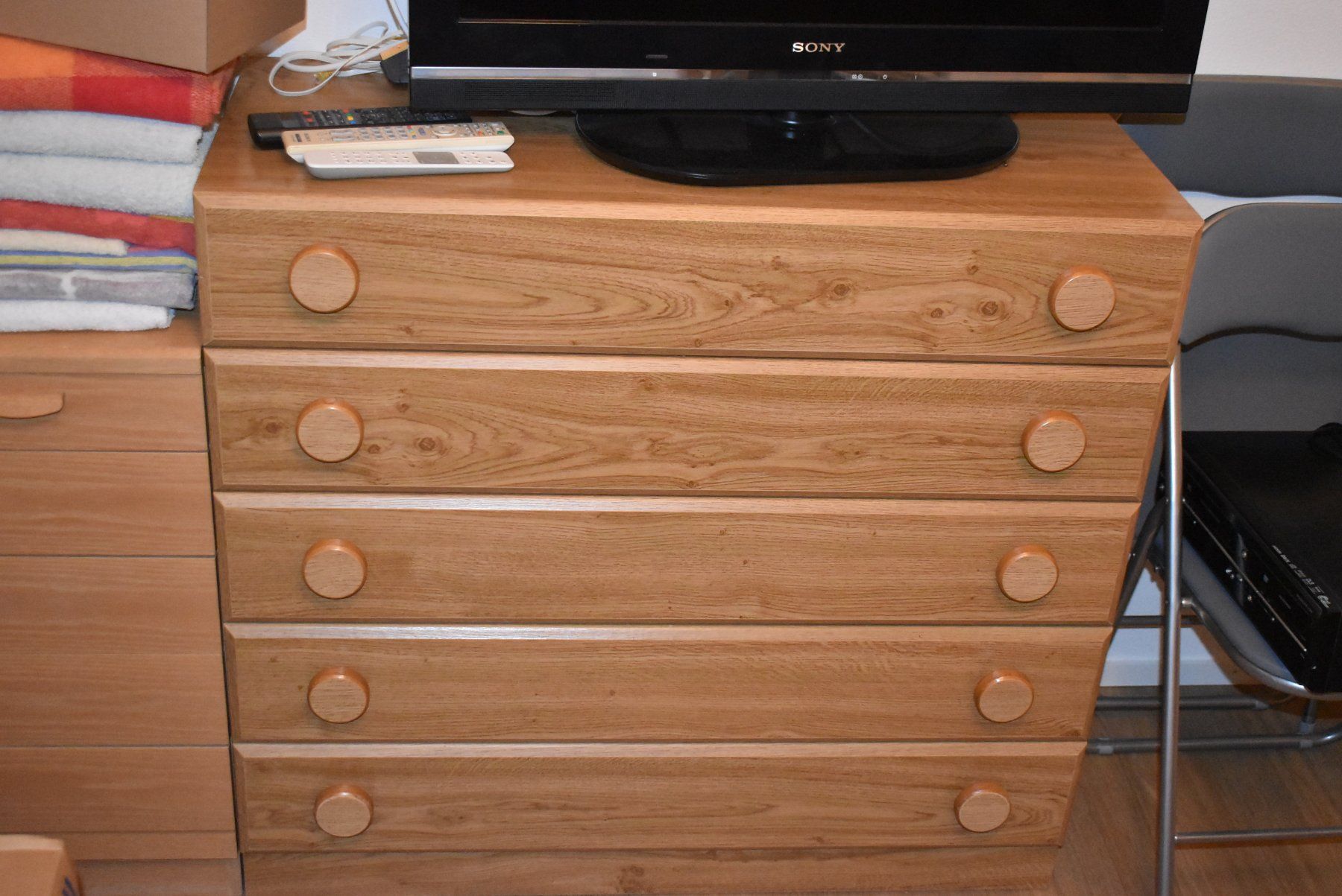 Armadi: 2x Kommode, Hochschrank und Garderobe – Usato da Schönenberg TG venduto da Scania10 3