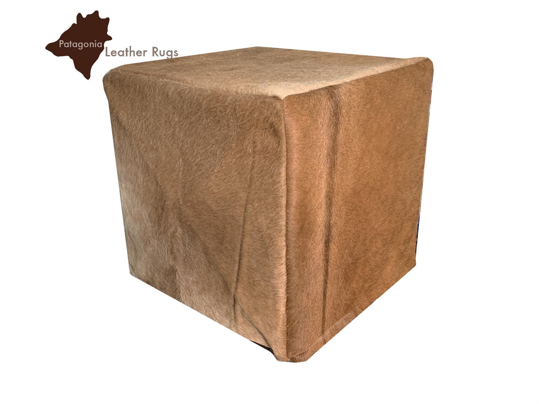 Sgabelli: Kuhfell Hocker Beige – Nuovo e nell'imballaggio originale da Arbedo venduto da patagonialeatherrugs 1
