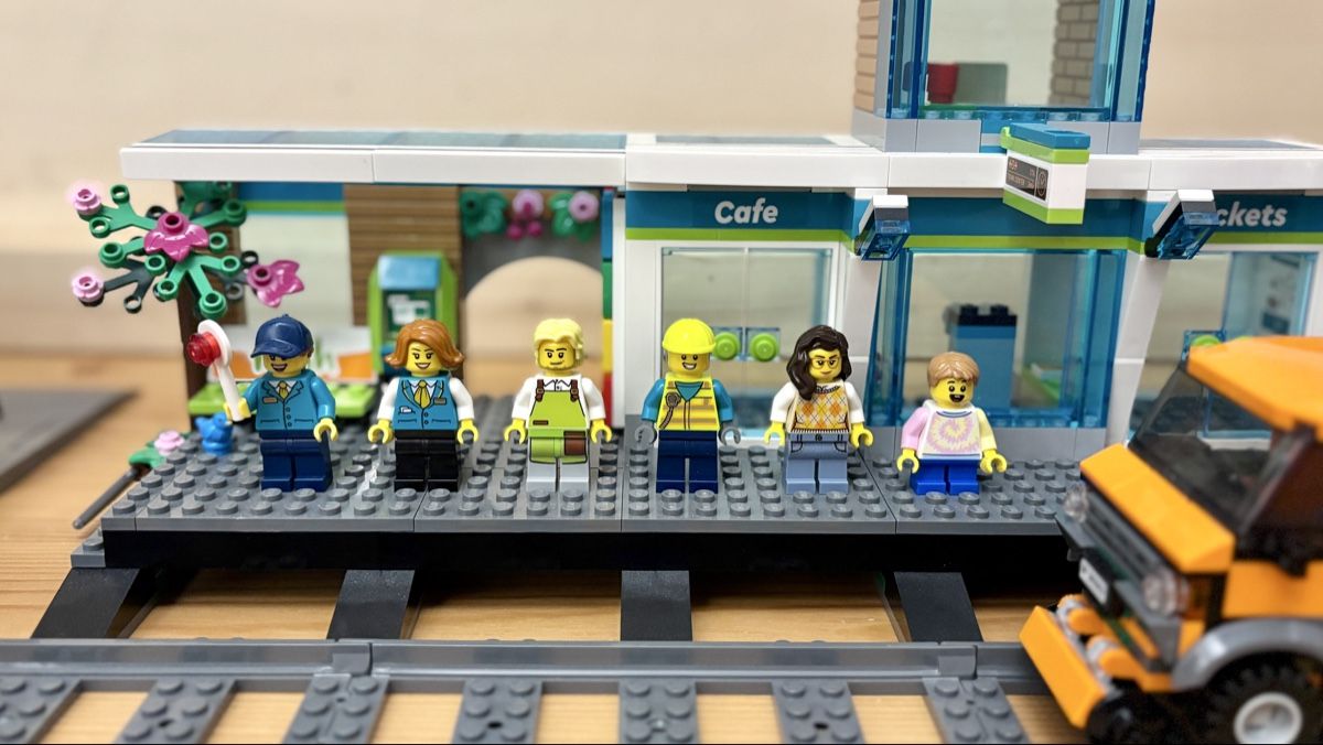 Lego Giocattoli: Lego City 60335 Bahnhof – Usato da Ganterschwil venduto da Swisscamelot 2