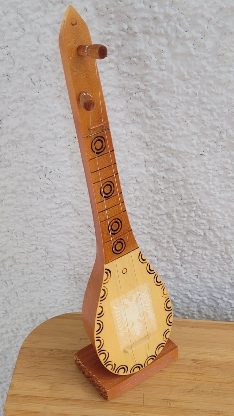 Tutte le decorazioni: Hübsche Vintage Çifteli 28cm Dekoration  – Usato da Buttikon SZ venduto da Renco
