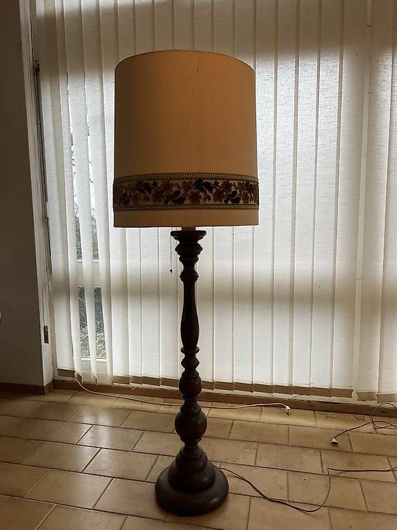 Lampade: Luminaire sur pied, vintage – Usato da Epalinges venduto da jpe_2twg