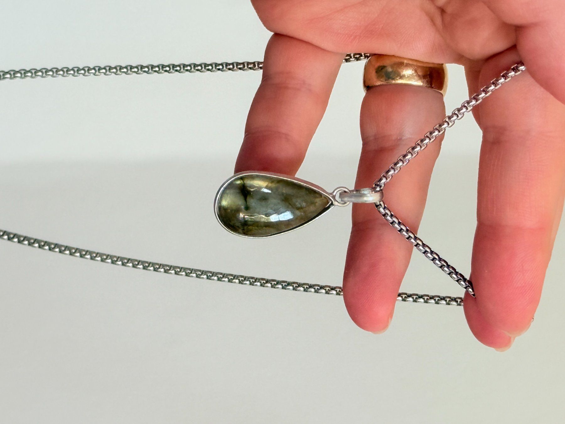 Ketten: Labradorite necklace – Neu und originalverpackt aus Genève von AGBERG 8