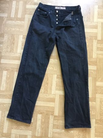 Schwarze Jeanshose / Grösse 32 - Made in Italy