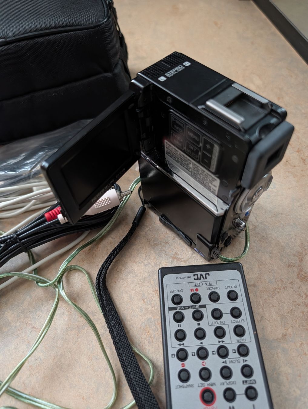 JVC Videocamere: JVC KAMERA UNGEBRAUCHT  – Nuovo e nell'imballaggio originale da Liestal venduto da bl4410 1