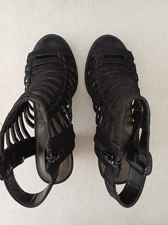 Scarpe da donna: Sandalen Schwarz Größe 37 – Usato da Zürich venduto da roman87788 1