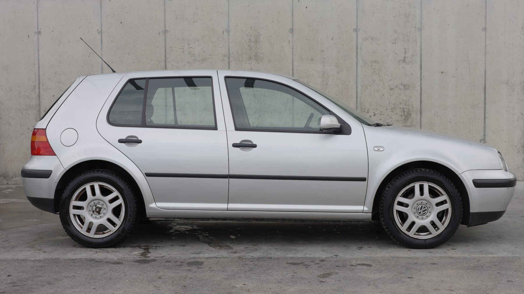 VW Automobili: VW Golf 2.0 Automatik 2002 – Usato da Grenchen venduto da dietervsw 4