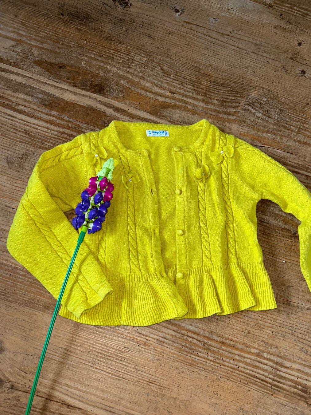 Mayoral Maglioni & Felpe: Gelbe Strickjacke Mayoral 98/104 – Usato da Safenwil venduto da 2hand_aber_wertvoll