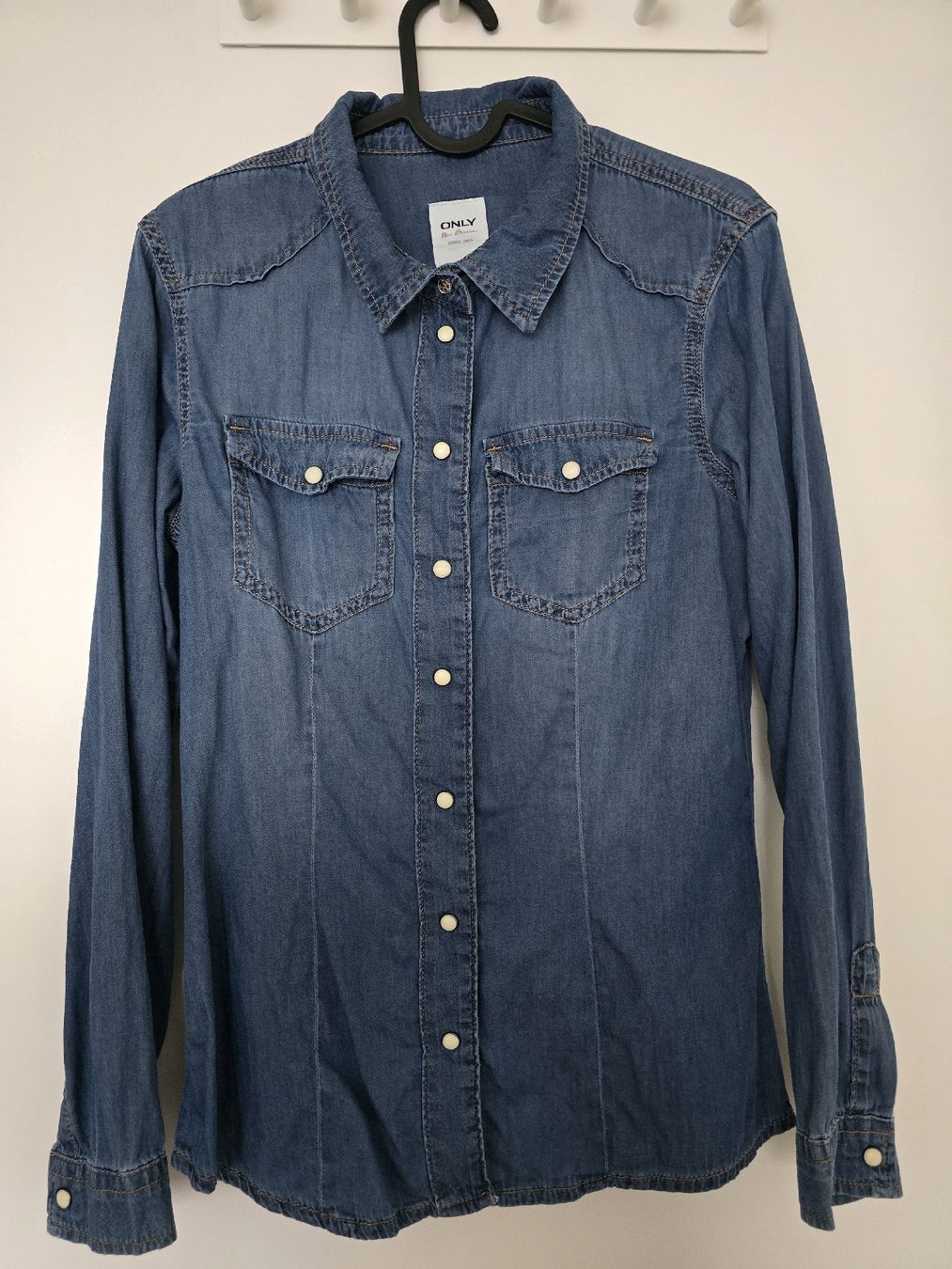 Only Blusen: Jeans-Hemd / Jeansbluse Denim von Only, Denimblau – Neu (gemäss Beschreibung) aus Lenzburg von Lavendercupcake