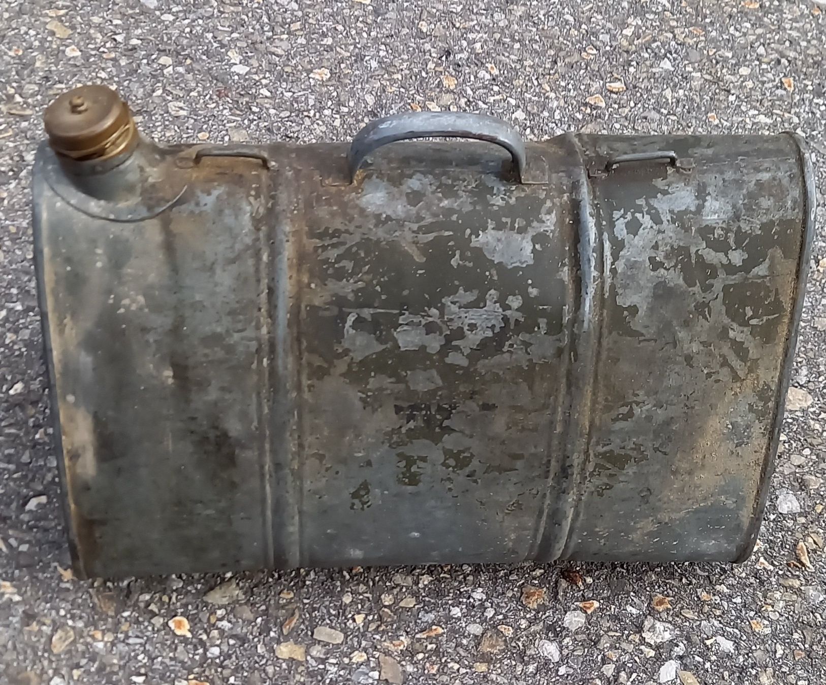 Taniche per benzina: Benzinkanister Blech Alt – Usato da Oberfrittenbach venduto da Damo1 1