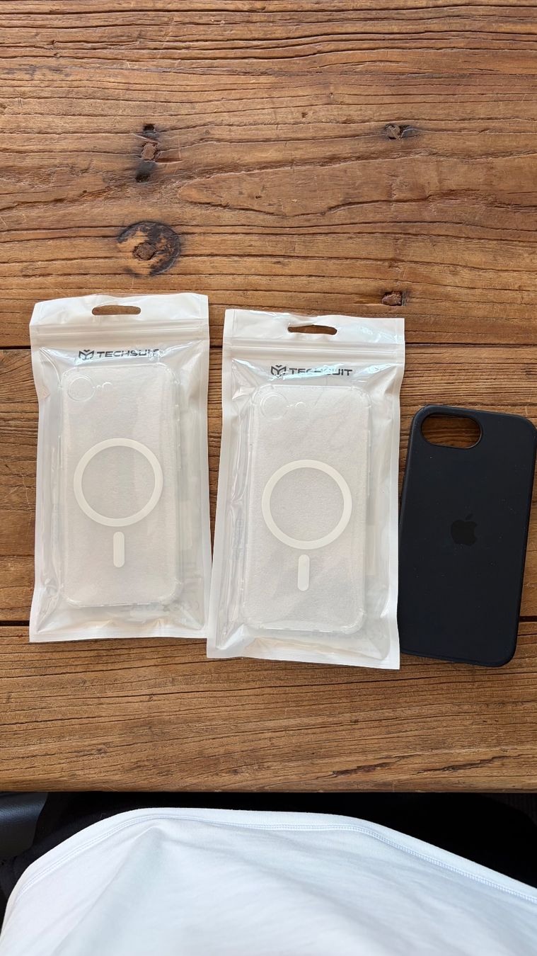 Apple Portables: Apple iPhone 16e – Neuf avec emballage d'origine à Uster par svm_s68c 1