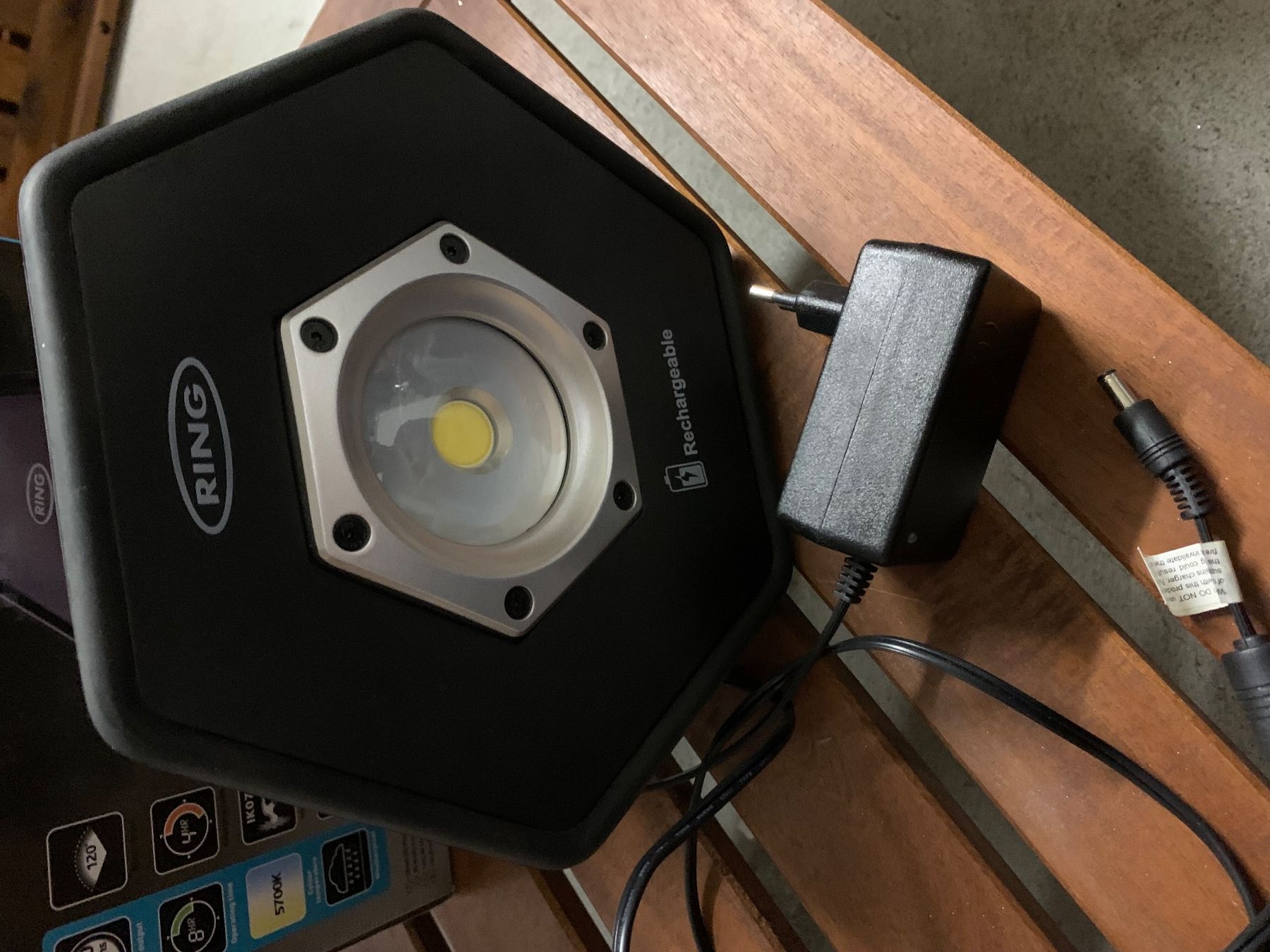 Lampade: RING LED Arbeitsleuchte 20W Cordless neuwertig – Usato da Wettingen venduto da guiwa