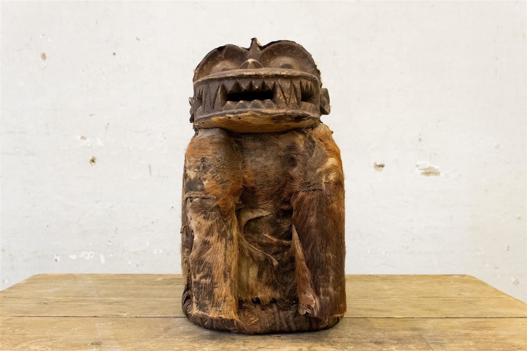 Sculture & Statue: Afrikanische Affenskulptur aus Holz – Usato da Zürich venduto da ZuercherBrockenhaus 1