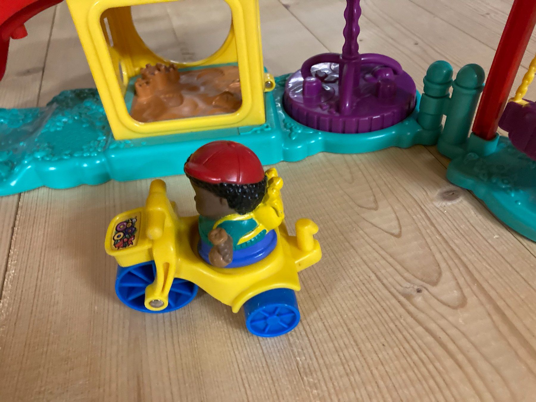 Fisher-Price Giocattoli: Little People - Spielplatz – Usato da Hilterfingen venduto da Uschimalaika 2
