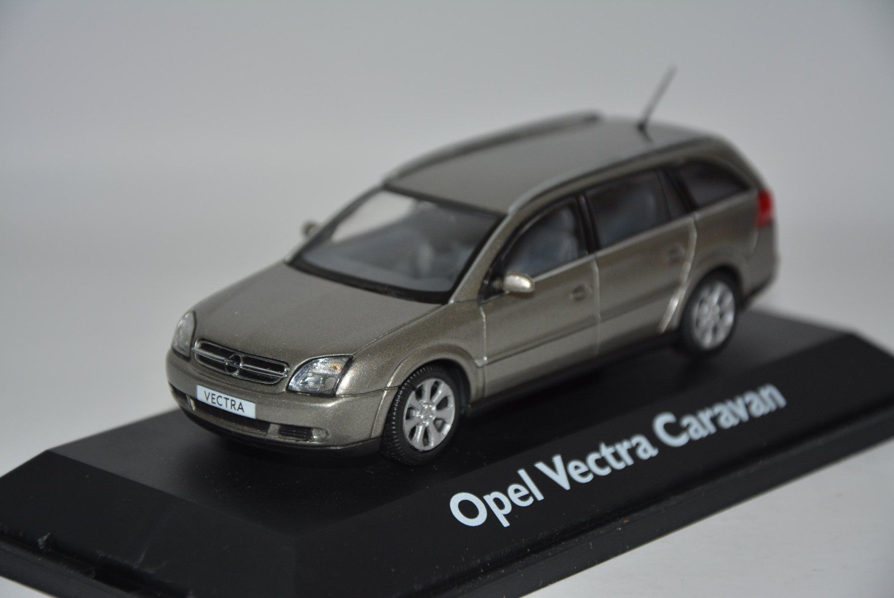 Opel Modellini d'auto: Opel Vectra Caravan , Schuco , 1:43 – Nuovo e nell'imballaggio originale da Goldach venduto da Feivel9 2