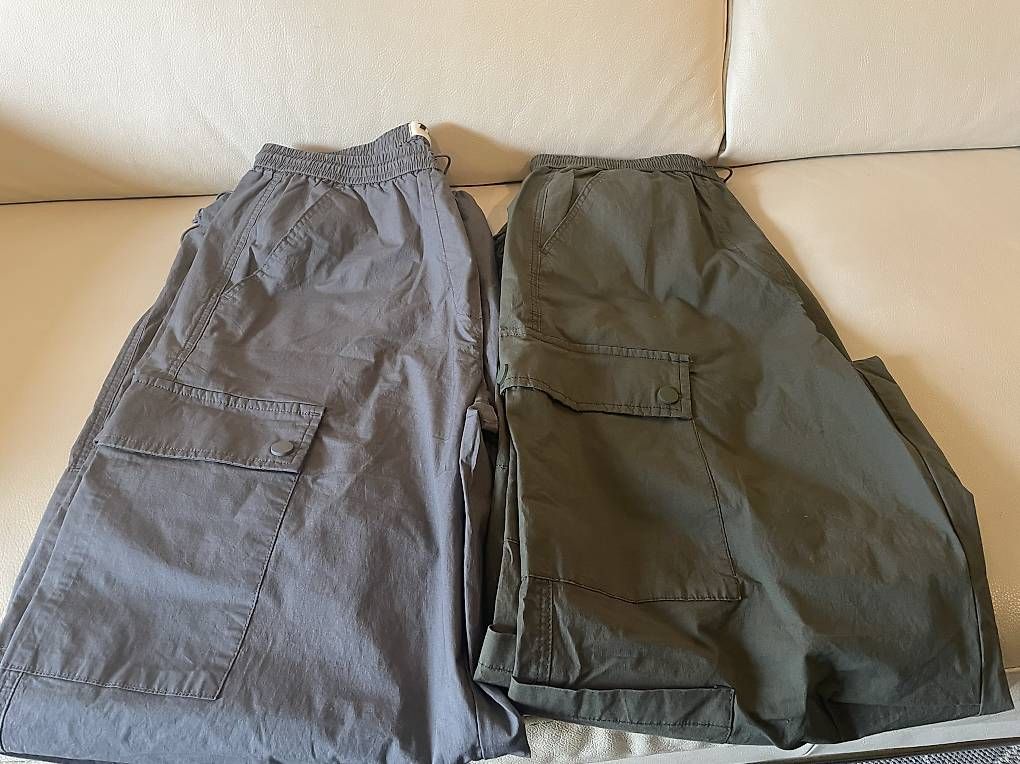 Pantaloni: Two parachute-style cargo pants – Usato da Basel venduto da amu_8n2j 3