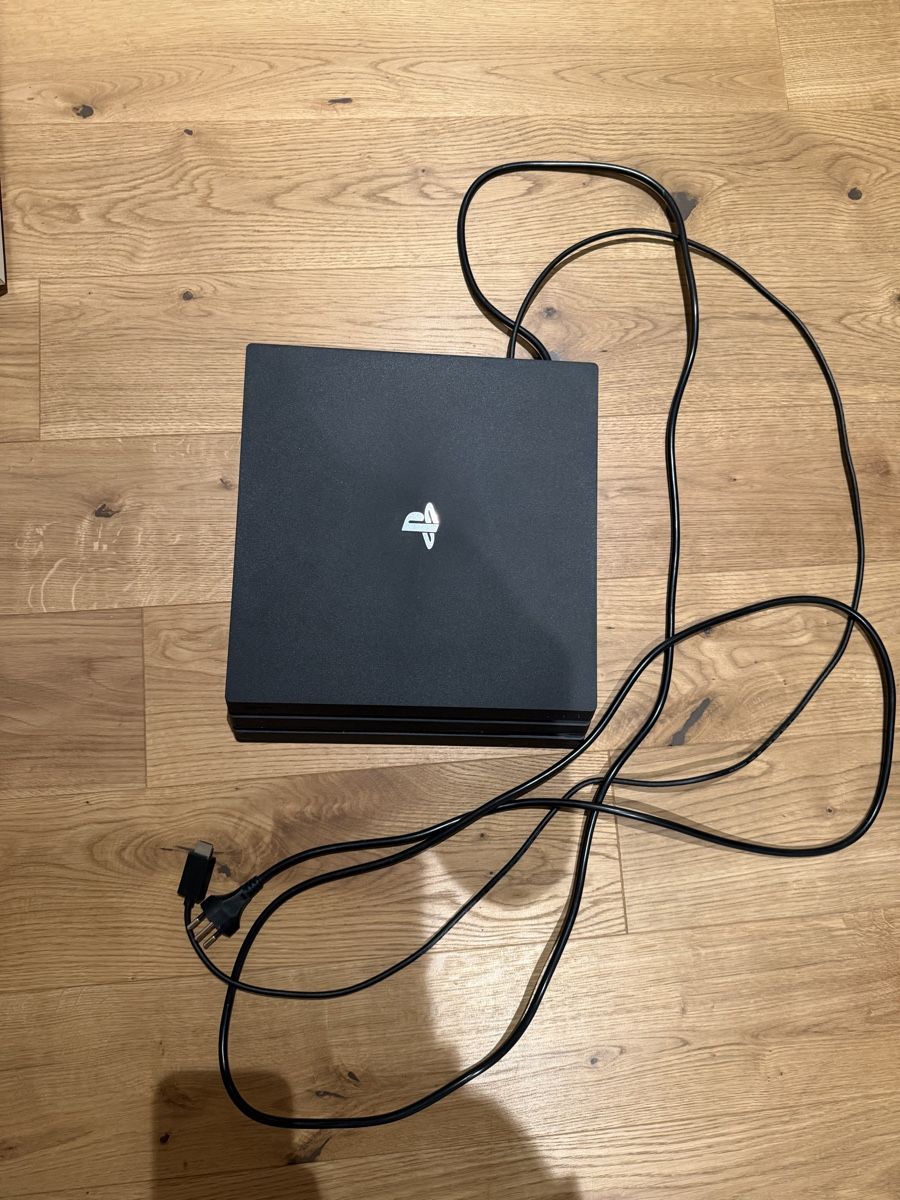 Sony Console: PS4 Konsole – Usato da Uetikon am See venduto da Dschole 1