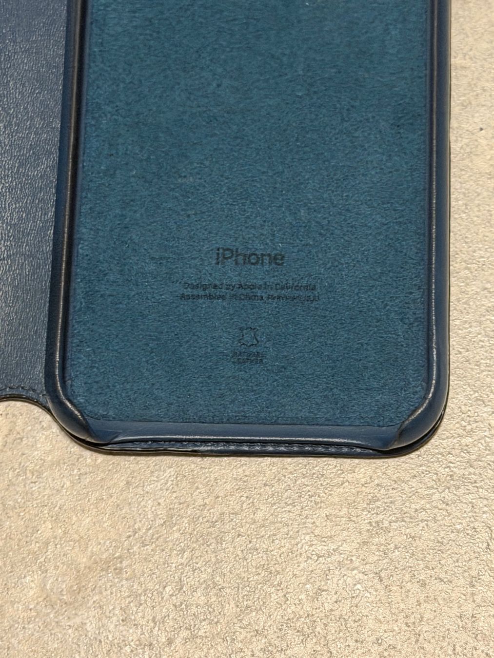 Apple Cover & Protezioni schermo: Original Apple iPhone X Leder Case - Dunkelblau Orginal – Usato da Rupperswil venduto da bar_fbv9 3