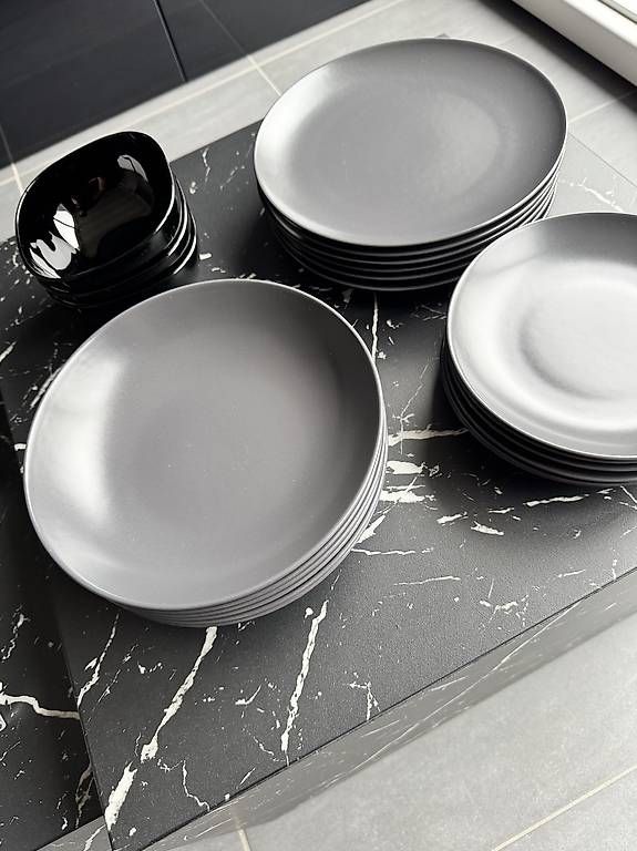 Teller: Lot de 18 assiettes  – Gebraucht aus Monthey von and_c5w8 3