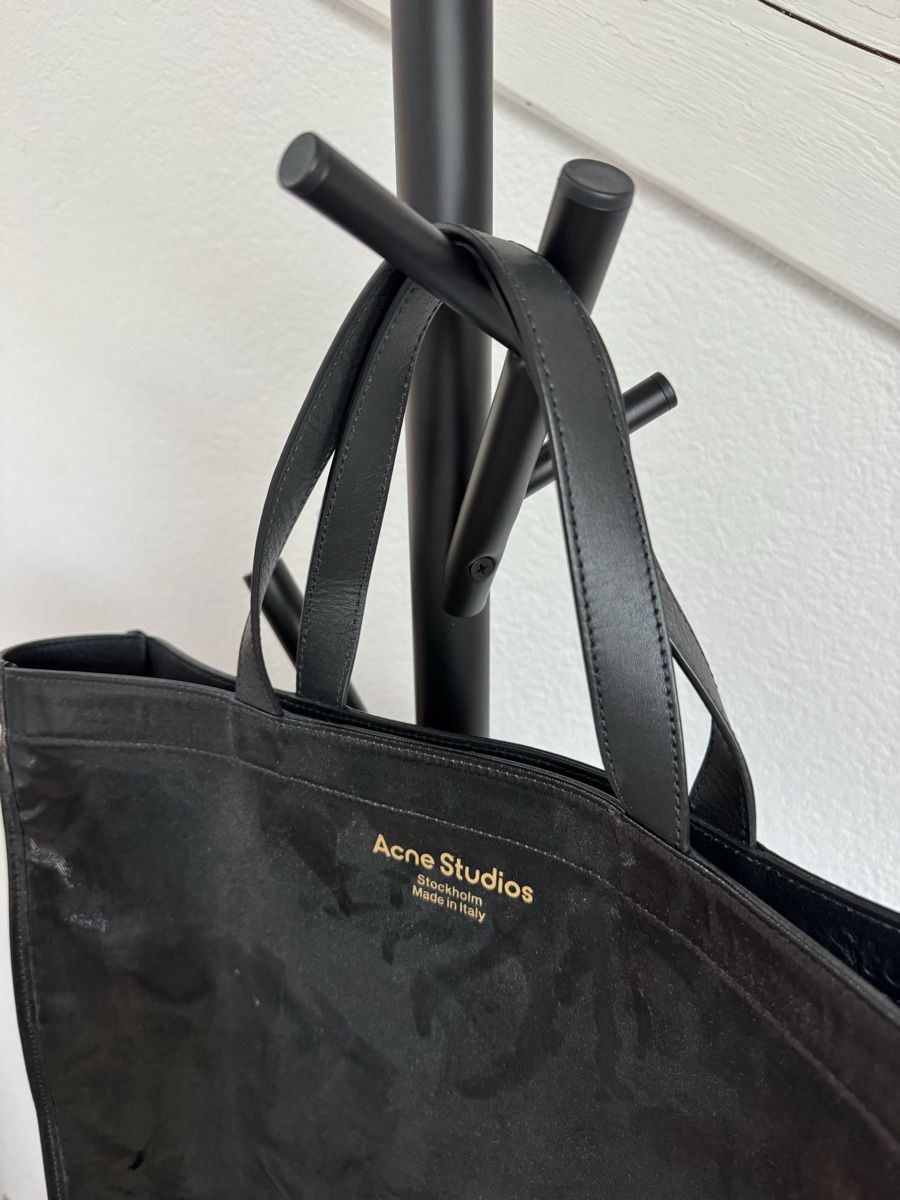 Acne Studios Taschen: Schwarze Tote Bag von Acne Studios – Gebraucht aus Zürich von emi_8nt8 2