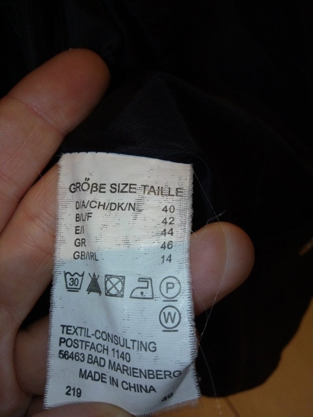 Giacche: dunkelblaue Jacke, mit leichtem Glitzer Effekt, in 40 – Usato da Schwyz venduto da s.verkauf 3