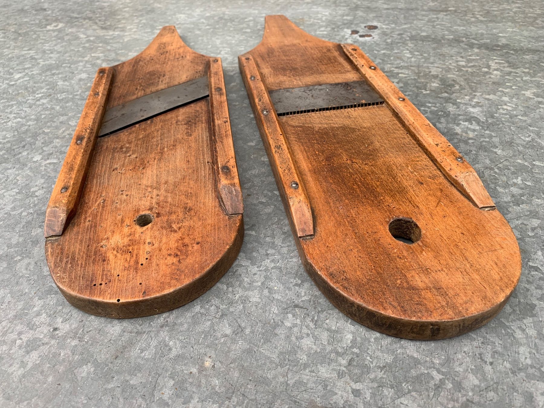 Tutti gli attrezzi: 2 schöne antike Schneidbretter aus Holz – Usato da Feldbach venduto da Olive1 6