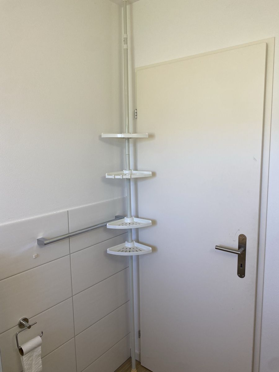 Scaffali: Badezimmer Eckregal Teleskopstange weiss – Usato da Hausen AG venduto da corinne_g 1